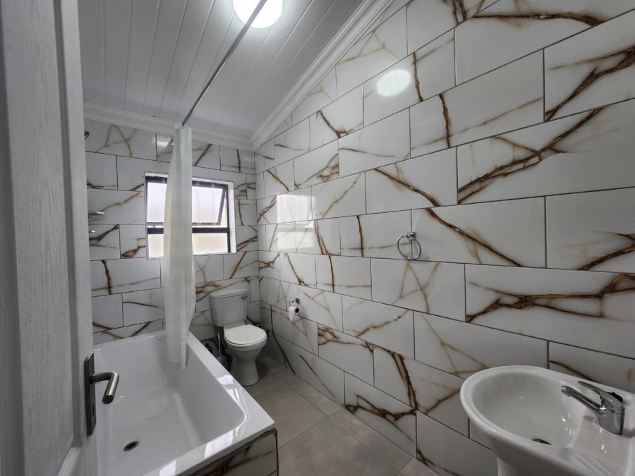 2 Bedroom Property for Sale in Pacaltsdorp Western Cape